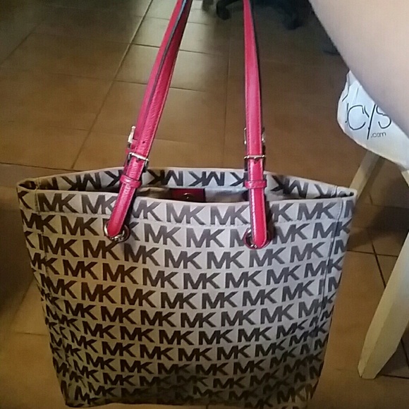 Michael Kors Jet Set Purse