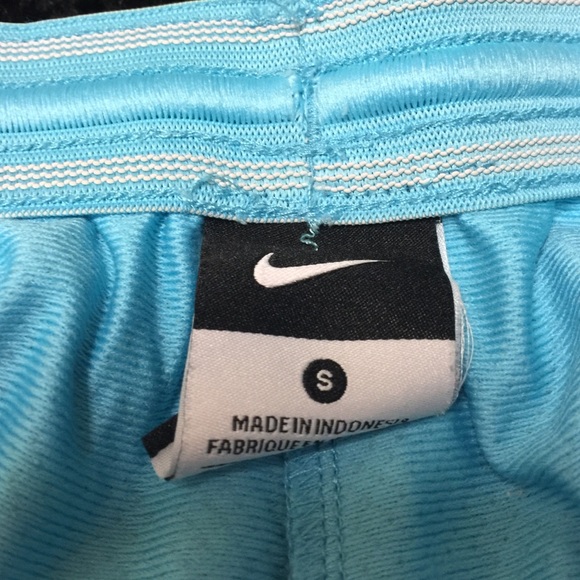 Blue nike shorts - Picture 3 of 3