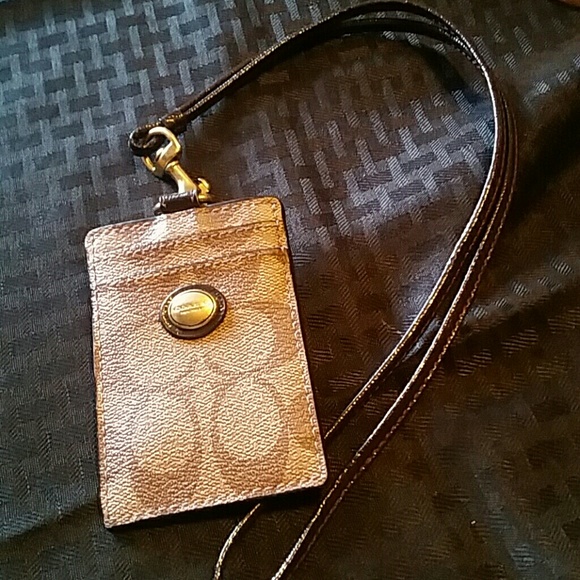 Coach Id Holder