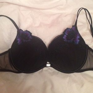 Must sell by Tues.! ⬆️Victoria's Secret 32C