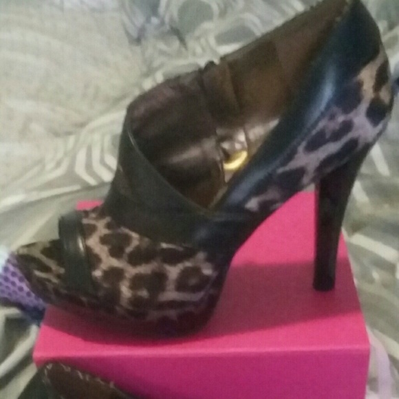 Carlos Santana heels