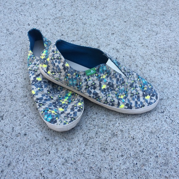 SANUK Canvas graphic slip-on with Rubber sole