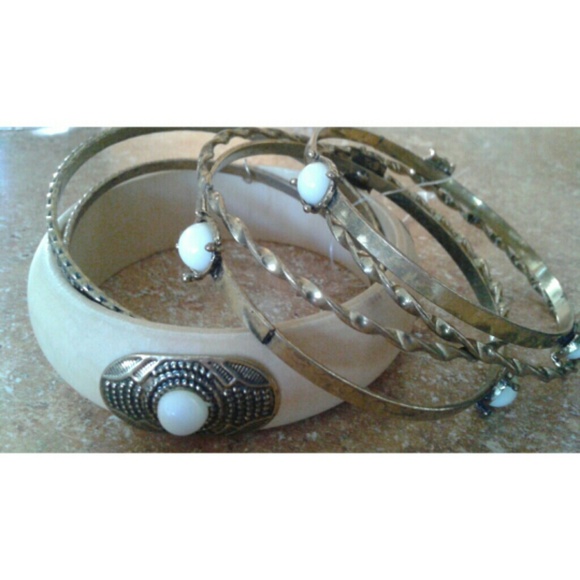 Vintage looking multi bracelet