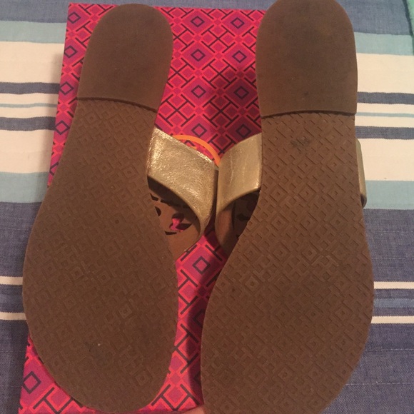 **SOLD** Tory Burch Louisa Flat Thong - Picture 4 of 4