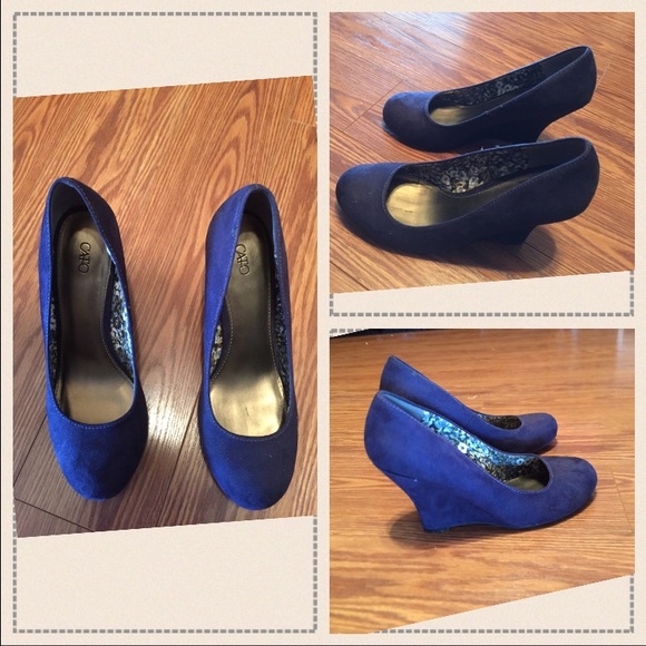 Navy heels