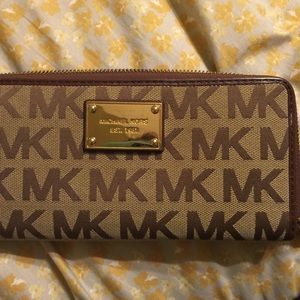 Wallet super cute space for all your cards