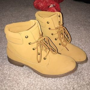 Selling these madden girl booties!!