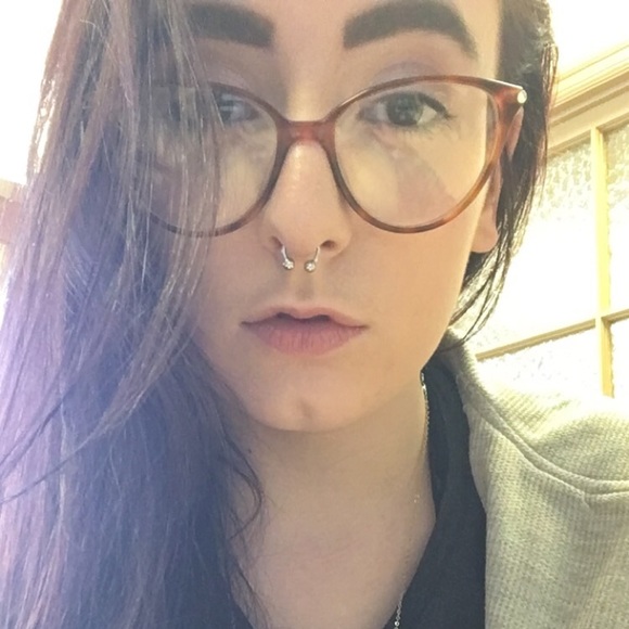 Meet your Posher, Sydney - Picture 2 of 2