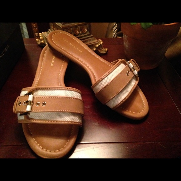 Tommy Hilfiger Sandal Size 7