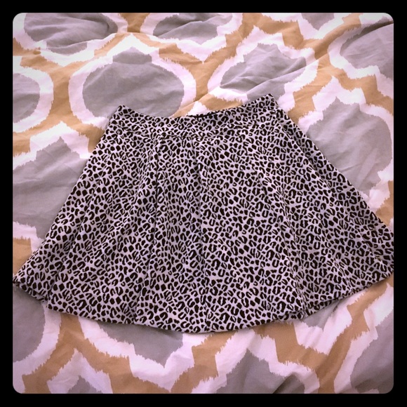 Knit zebra pleated skirt