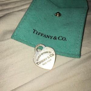 TIFFANY & CO. Return to Tiffany Heart Tag Charm