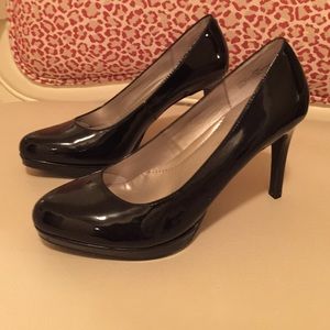 Me Too 3.5" black patent heels