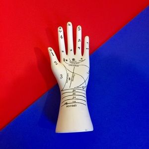Palm Reader Ring Holder