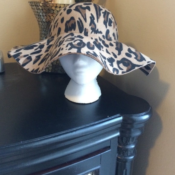 leopard print floppy hat