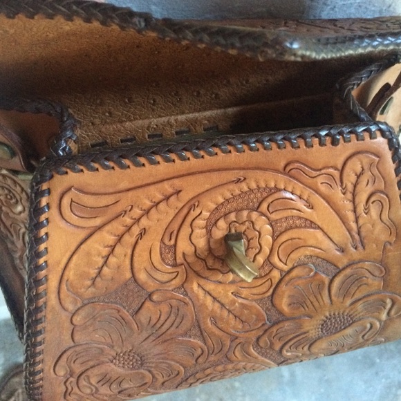 Handcrafted, etched genuine leather purse - Picture 2 of 4