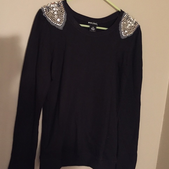 Black long sleeve sweater.