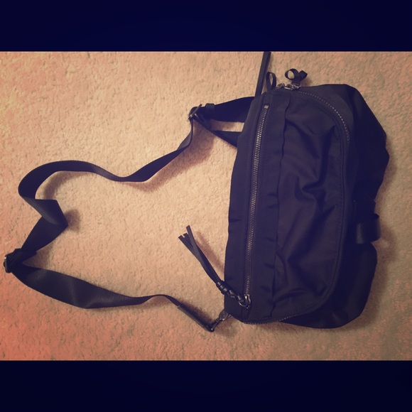 Lululemon shoulder/waist pack