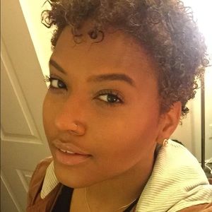 Meet your Posher, Alexis