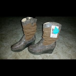 Water proof cowgirl wedges