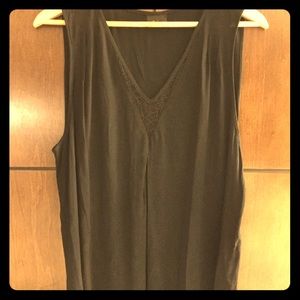 Bundled🍄 NWT Sleeveless V-neck Top w/ Lace Detail