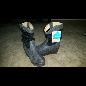 Water proof cowgirl wedges in smokey black