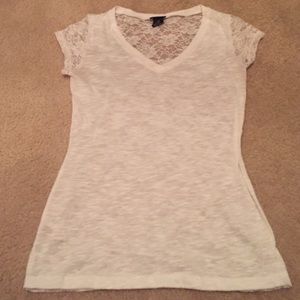 White lace/cotton v-neck tee