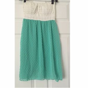 👗 White Teal Strapless Dress