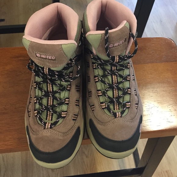 NWOT Hi-Tec hiking boots