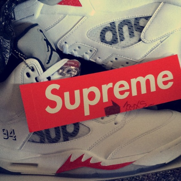Air Jordan 5 x Supreme - Picture 3 of 4