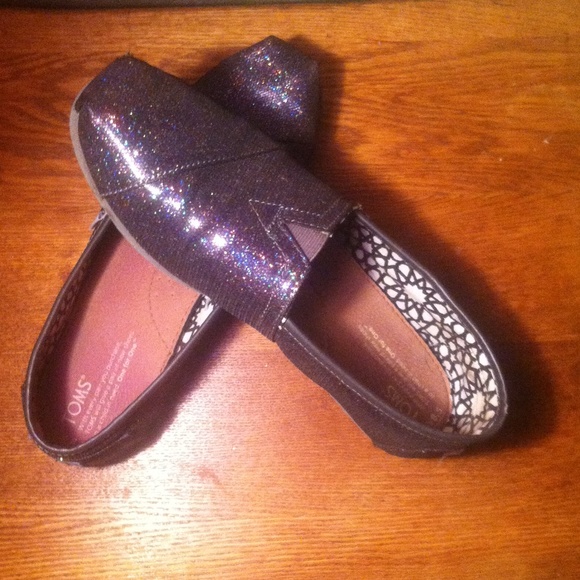 Dark sparkly toms