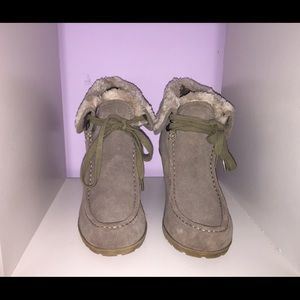 Wedged ankle booties w/faux fur