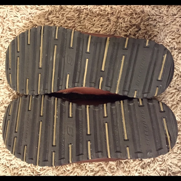 Retro-Style Leather and Suede Skechers - Picture 2 of 3