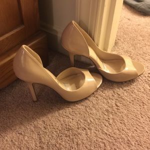 Size 6 nude Elle pumps