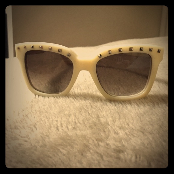 🔶🔶SOLD🔶🔶🔶Valentino sunglasses