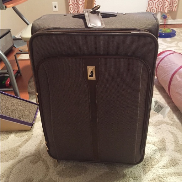London fog suitcase