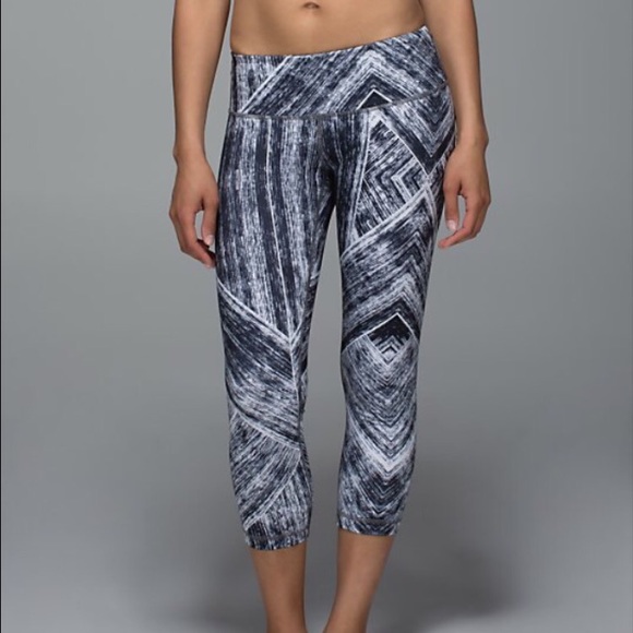 Lululemon NWT Wunder Under Crop 2-Sz 6