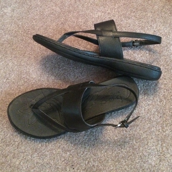 B.o.c. Black t-strap sandal