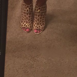 Sparkle in these beautiful heels size 9 1/2