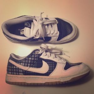NIKE DUNKS. WMNS SIZE 6.5.