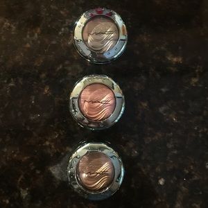 MAC Limited Edition Alluring Aquatic Shadow bundle