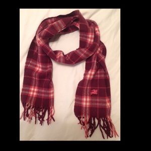 Dark pink Burberry wool scarf