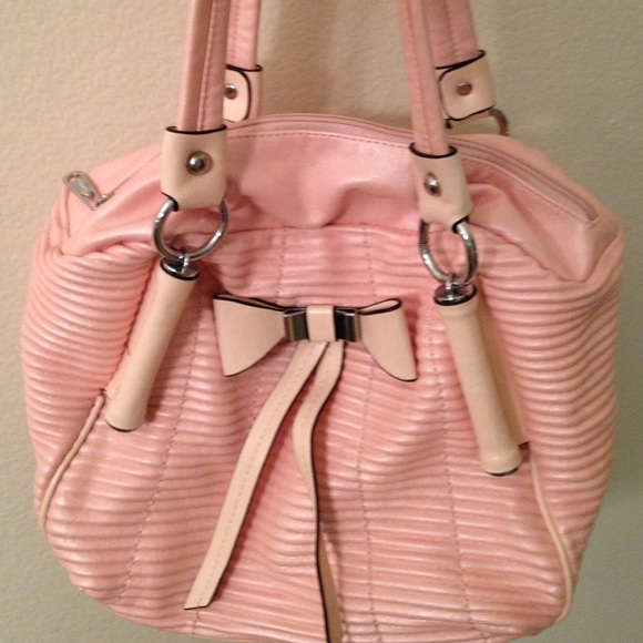 Pink medium sized purse from ShoeDazzle. NWOT