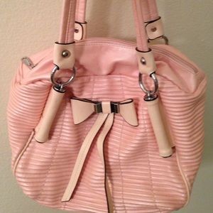 Pink medium sized purse from ShoeDazzle. NWOT