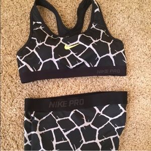 Spandex and sports bra giraffe print Nike pros