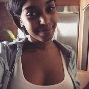 Meet your Posher, Alexis