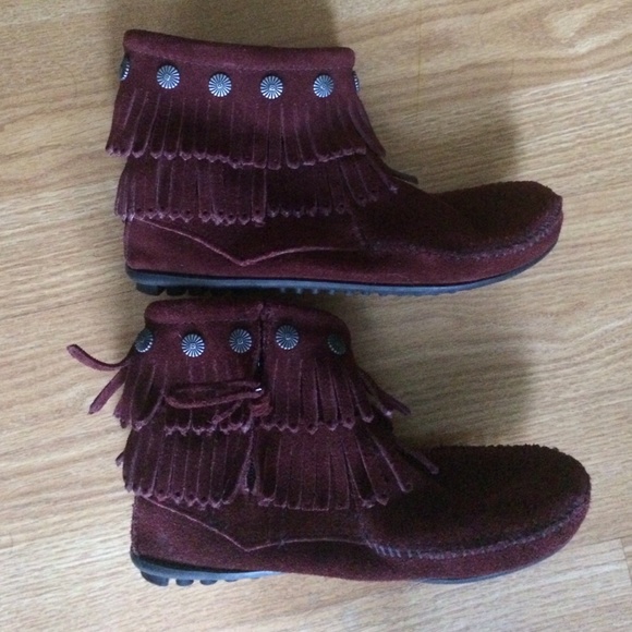 Minnetonka 6.5 side zip booties