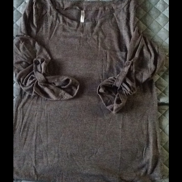 Cute cocoa top with button 3/4 sleeve