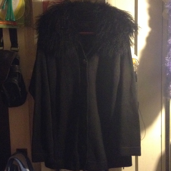 Black Fur Collared Sweater by Maurada