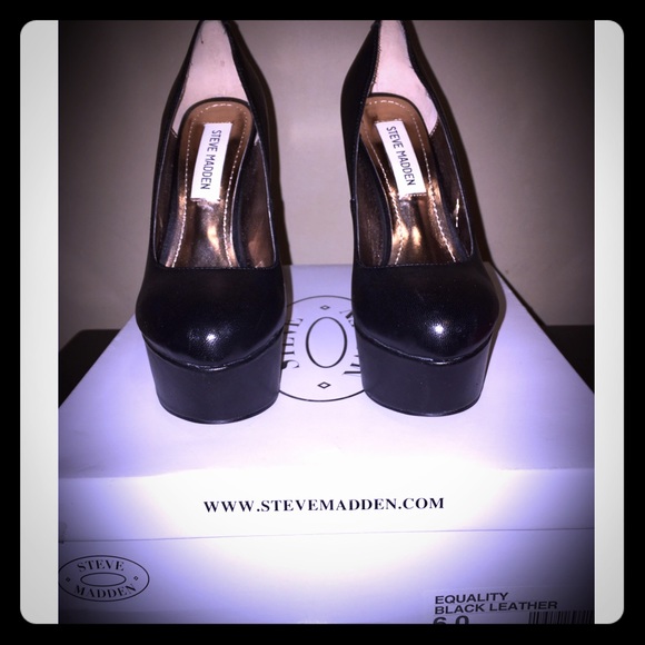 Steve Madden "Equality" Black Leather Pumps
