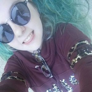 Meet your Posher, Katelyn